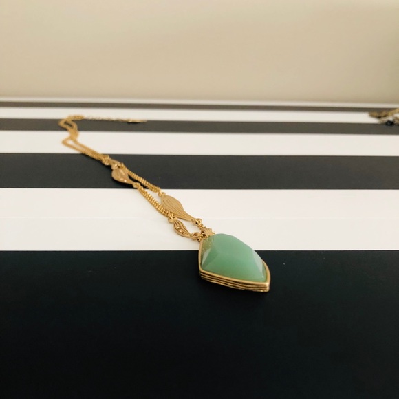 Sea foam colored long strain necklace - Picture 8 of 8